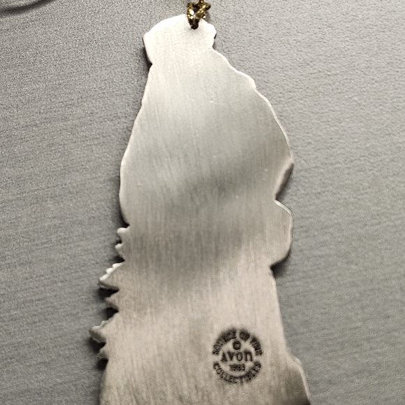 Vintage AVON 1993 “Father Christmas” Annual Pewter Ornament - Picture 2 of 3